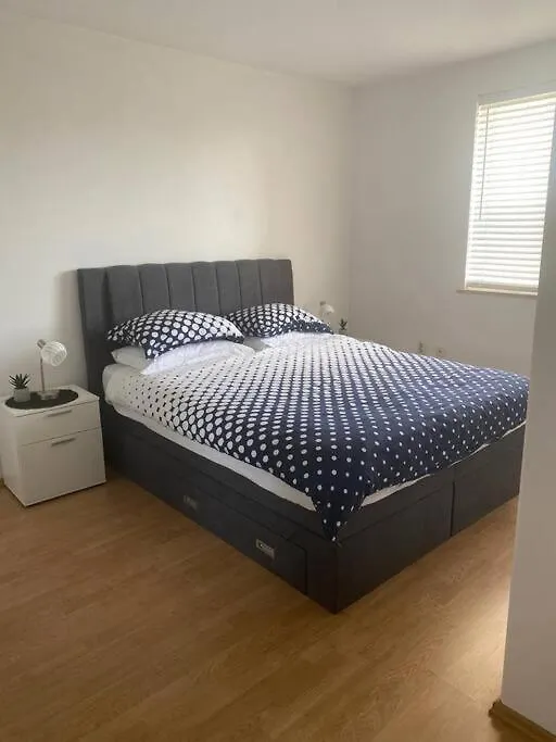 Lovely 3 Bedroom Apartment In Quiet Area W/ Pool Pula 0*,  Hırvatistan