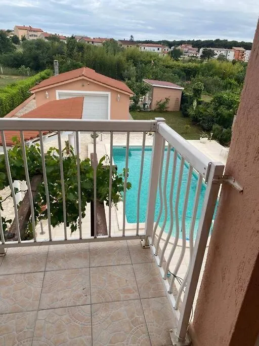 Lovely 3 Bedroom Apartment In Quiet Area W/ Pool Pula
