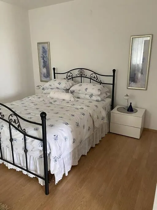 Lovely 3 Bedroom Apartment In Quiet Area W/ Pool Pula